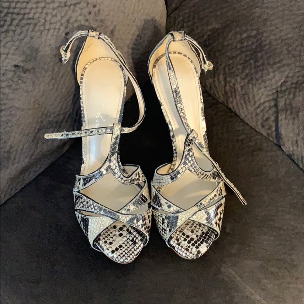 Heels - Picture 2 of 2